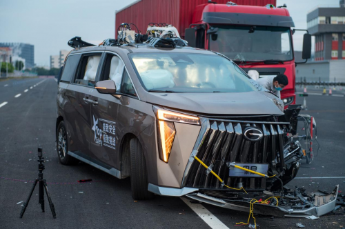 全网首次MPV货车“前后夹击”碰撞,撞掉了“MPV不安全”帽子