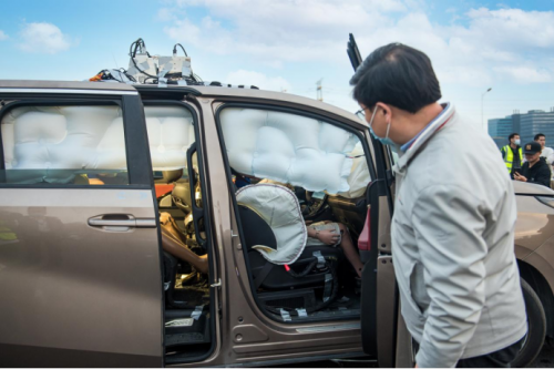 全网首次MPV货车“前后夹击”碰撞,撞掉了“MPV不安全”帽子