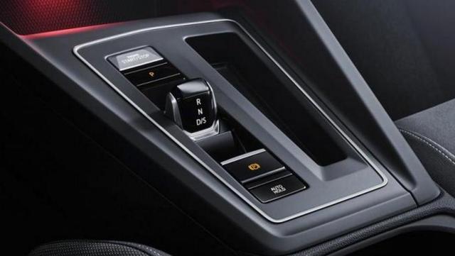 8代高尔夫国内下线 推1.0T三缸发动机车型 LOGO下有字母