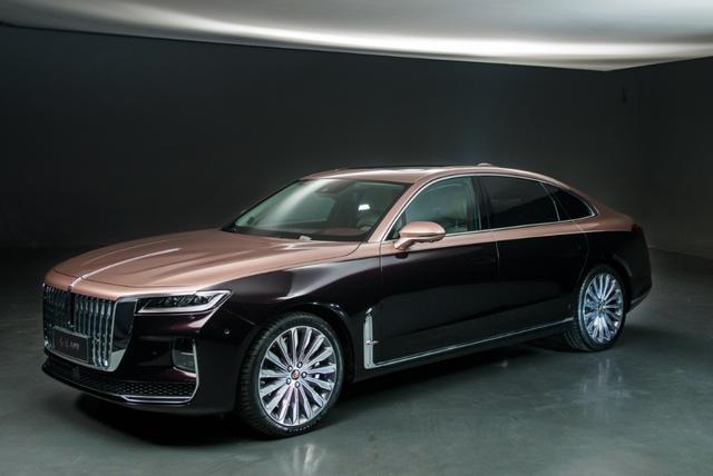 彼时的e·境gt概念车已经奠定了红旗h9量产车的设计语言,量产车高度