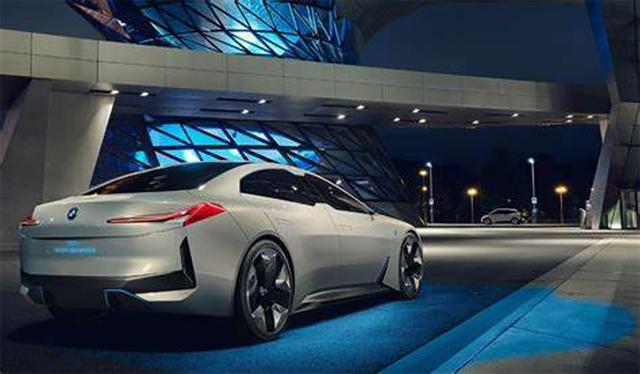 行走的鼻孔来了,宝马i4概念车发布