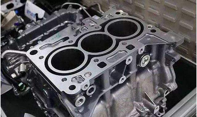 三缸发动机彻底被抛弃，吉利、通用偷换回四缸机，释放什么信号？