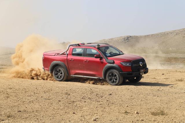 9.68万起，配2.4T+3把锁，越野拉货能通吃，气质也跟猛禽相差无几