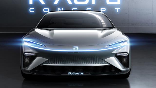 外观方面,极光号采用了分体式大灯的设计,贯穿式的日