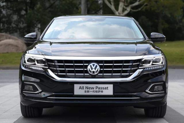 盘点10月卖得最好的十款中型车,可以猜出谁是“年度销冠王”了?