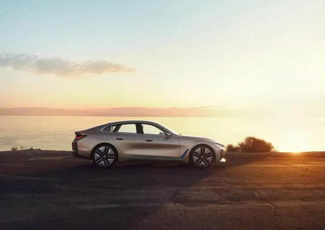 行走的鼻孔来了,宝马i4概念车发布