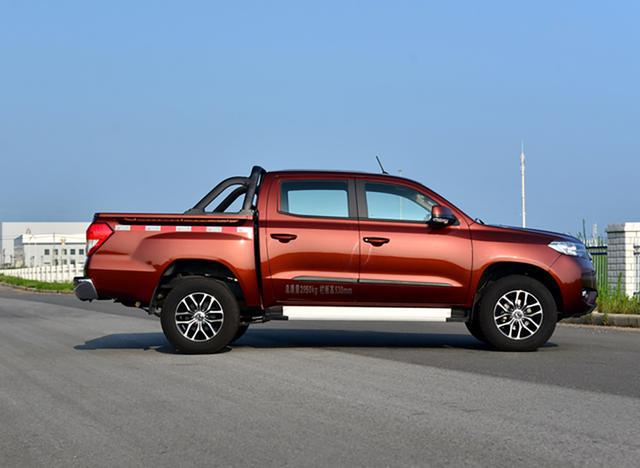 9.68万起，配2.4T+3把锁，越野拉货能通吃，气质也跟猛禽相差无几