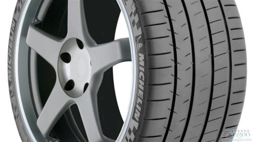 超跑劲足：米其林Pilot Super Sport轮胎写照